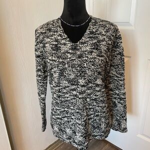 ROE Black and White V-Neck Sweater Size M